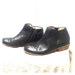 Size 9.5 Softwalk “Rocklin” Ankle Booties
